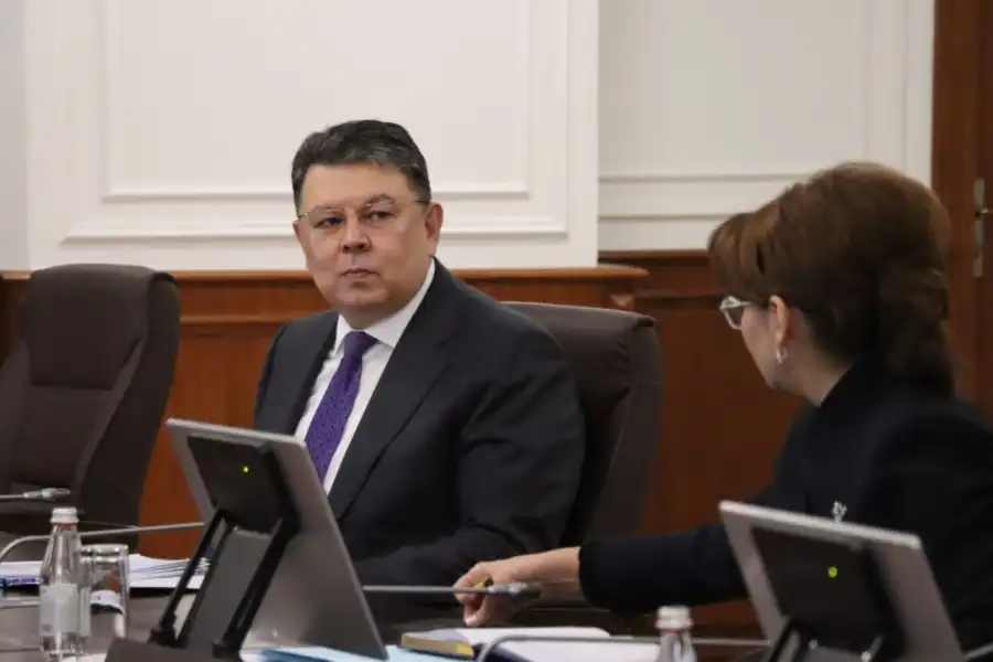 Необычный ответ Каната Бозумбаева на вопрос мажилисмена Бапи 