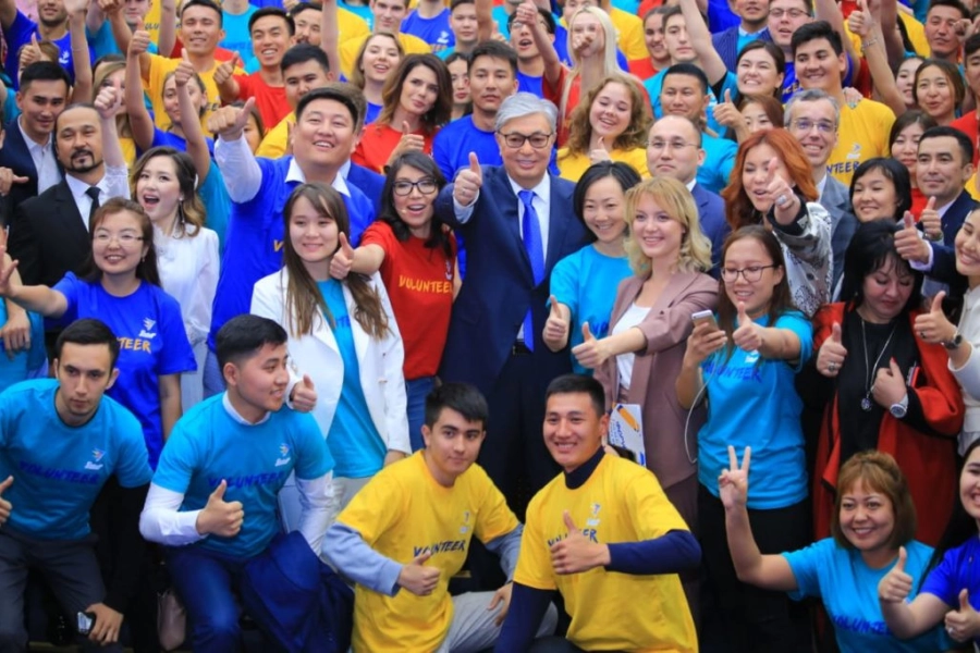 Повышенные стипендии, студенческие кредиты: как в Казахстане простимулируют волонтеров 
