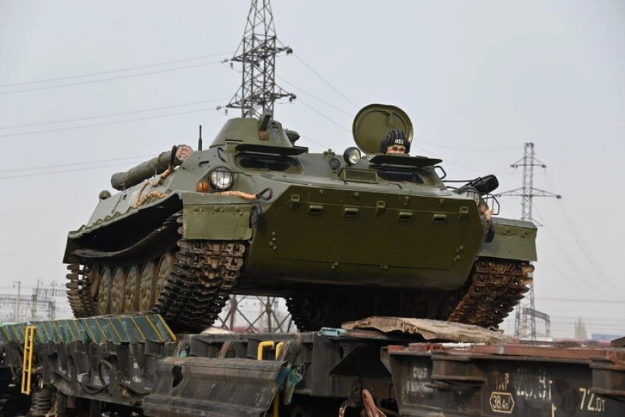 Жителей Карагандинской области предупредили о движении военной техники 