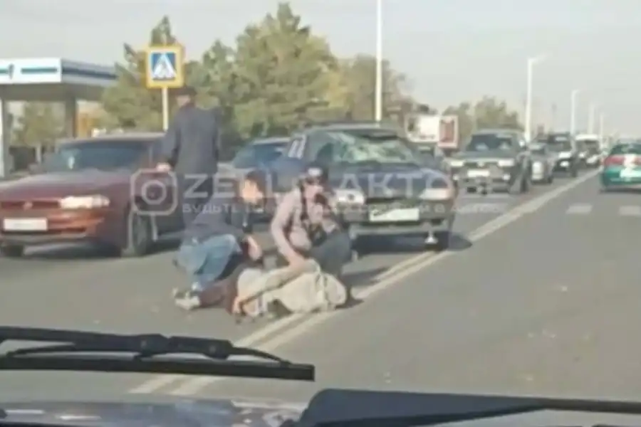 В Актобе водитель сбил велосипедиста 