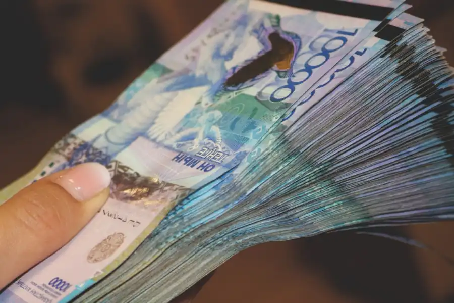 В Казахстане банкам запретят начислять неустойки должникам по беззалоговым кредитам 