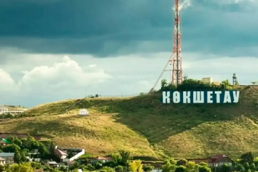 Президент отметил значимость Акмолинской области и поручил строить футбольные площадки 