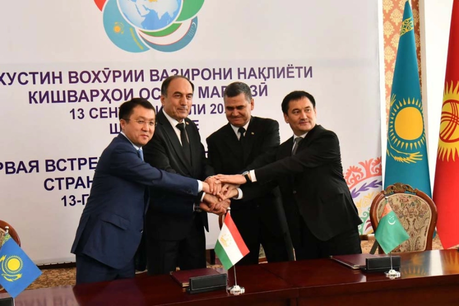 Казахстан договорился об укреплении взаимосвязанности наземного транспорта в Центральной Азии 