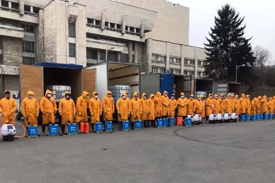 По всему Казахстану увеличат число военных для дезинфекции улиц 