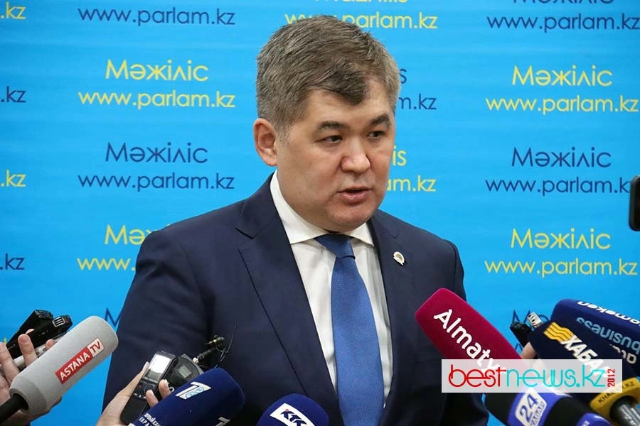 Глава Минздрава Казахстана сдал тест на коронавирус 