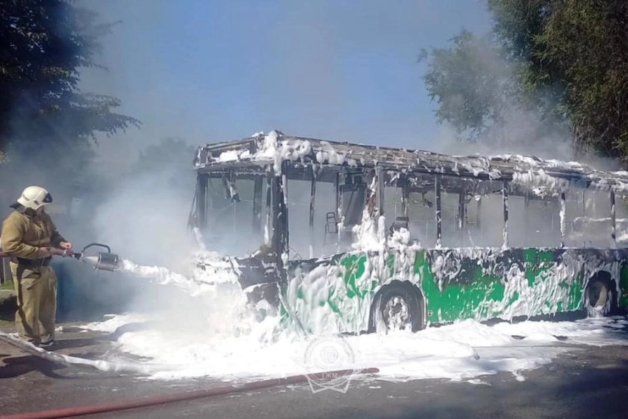 В селе Байсерке сгорел пассажирский автобус 