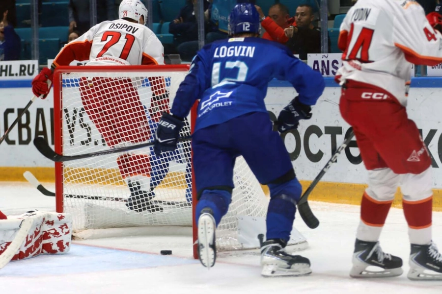 Барыс порадовал красивыми голами в игре с "Автомобилистом" 