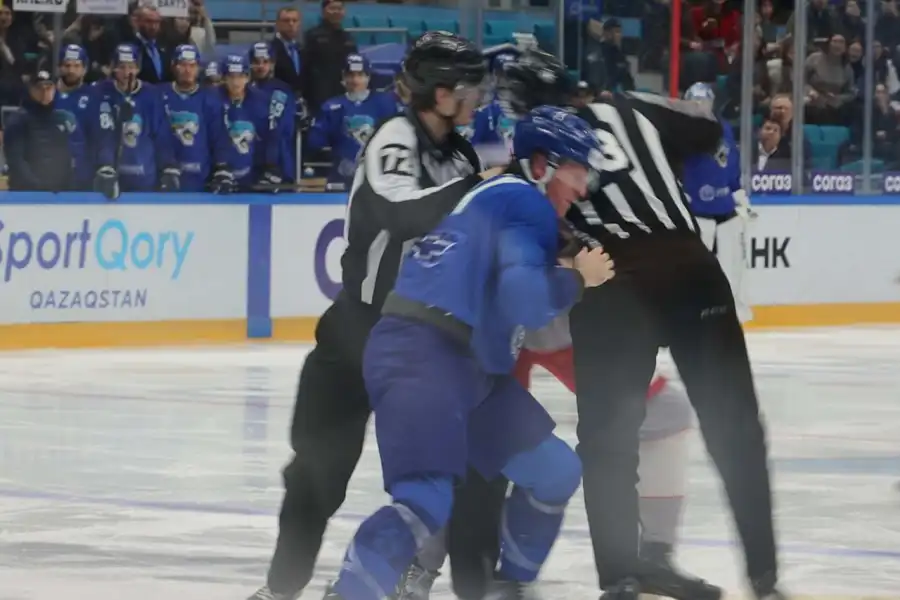 Драка Морелли-Королев в матче Барыс-Спартак 