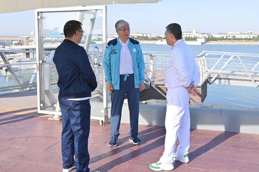 Президент Казахстана поддержал спортсменов и надел олимпийскую форму 