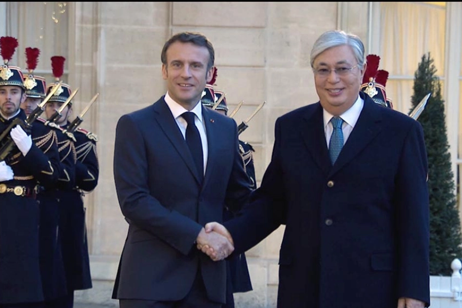 В Елисейском дворце начались переговоры Президентов Франции и Казахстана - видео 