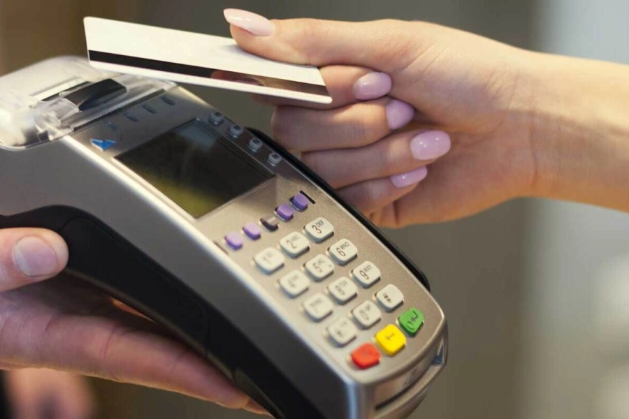 Операции по «безналу» в Казахстане выросли в 10 раз 