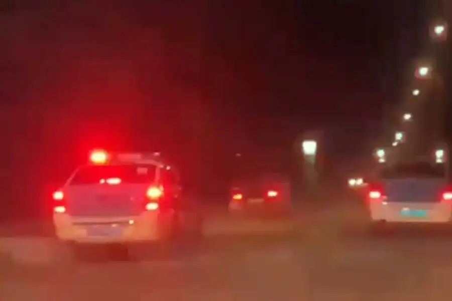 "Cтреляли по колесам": полиция Семея показала ночную погоню за опасным водителем 